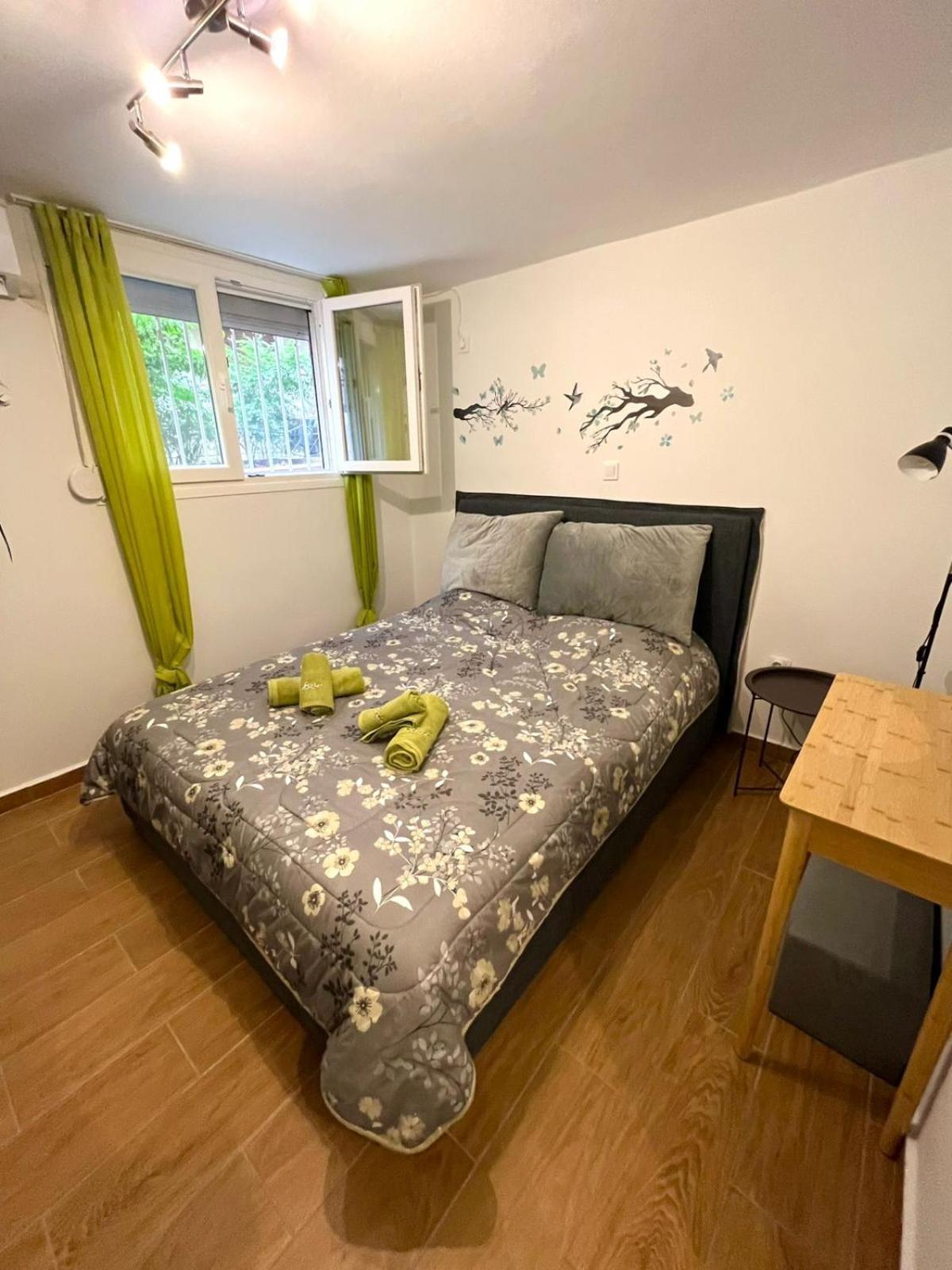 Cosy Victoria Metro Station Flat